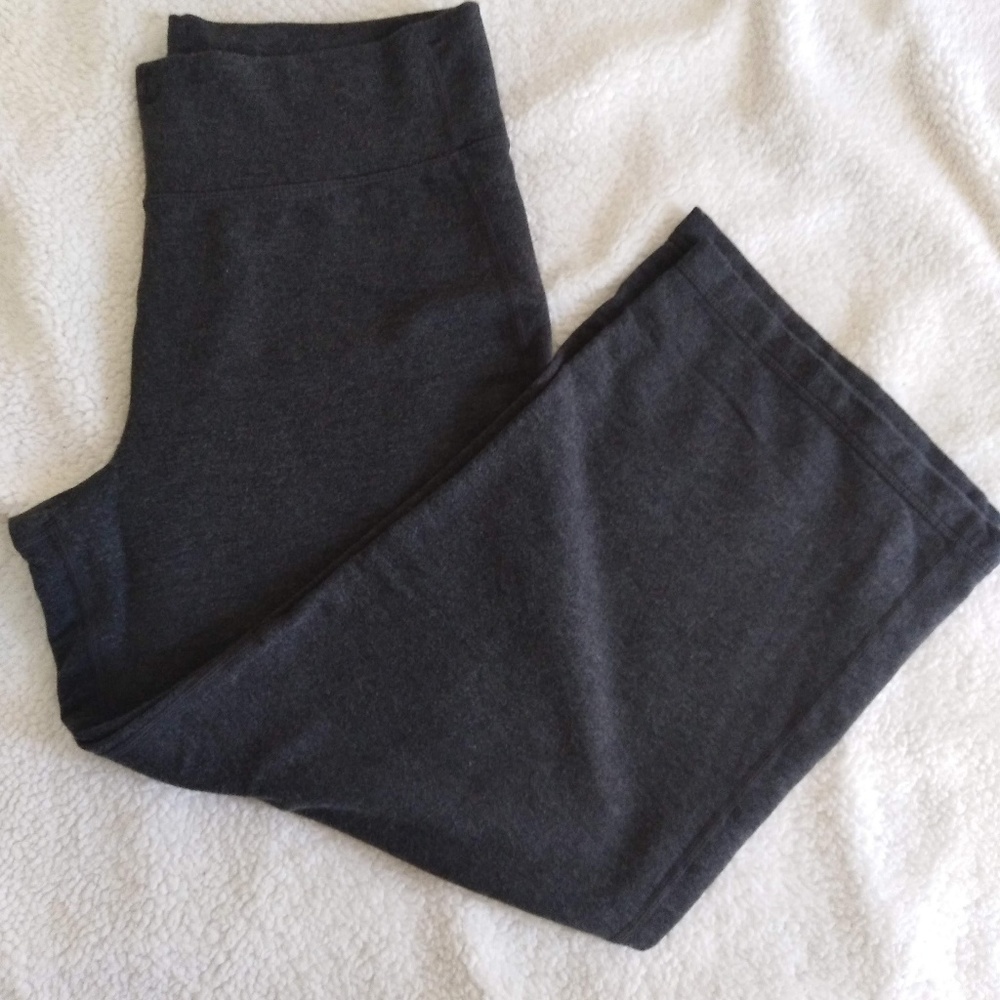 Lululemon womans cropped pants